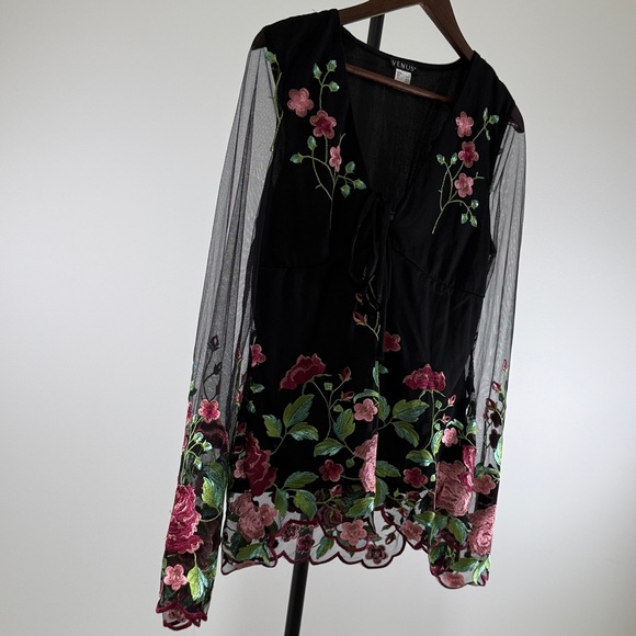 Venus Black Sheer Floral Embroidered Tie-Front Top. Size M - Picture 5 of 7